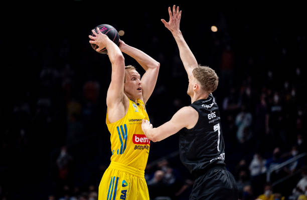 安菲尔德的 安菲尔德的