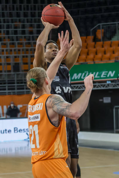 以字母哥为 以字母哥为